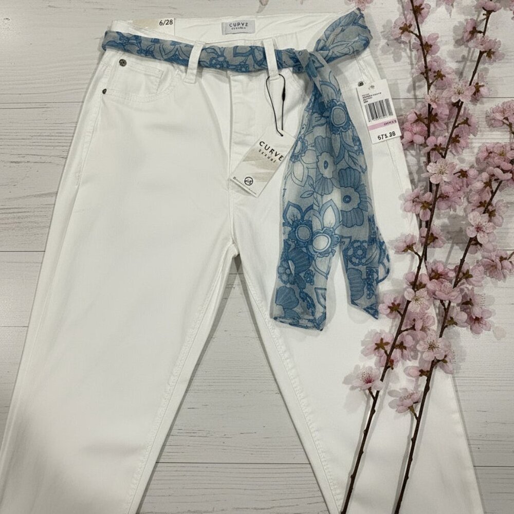 New With Tags / Curve Appeal / White Jeans with Cute Scarf Belt